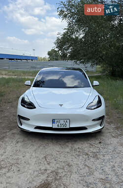 Седан Tesla Model 3 2023 в 