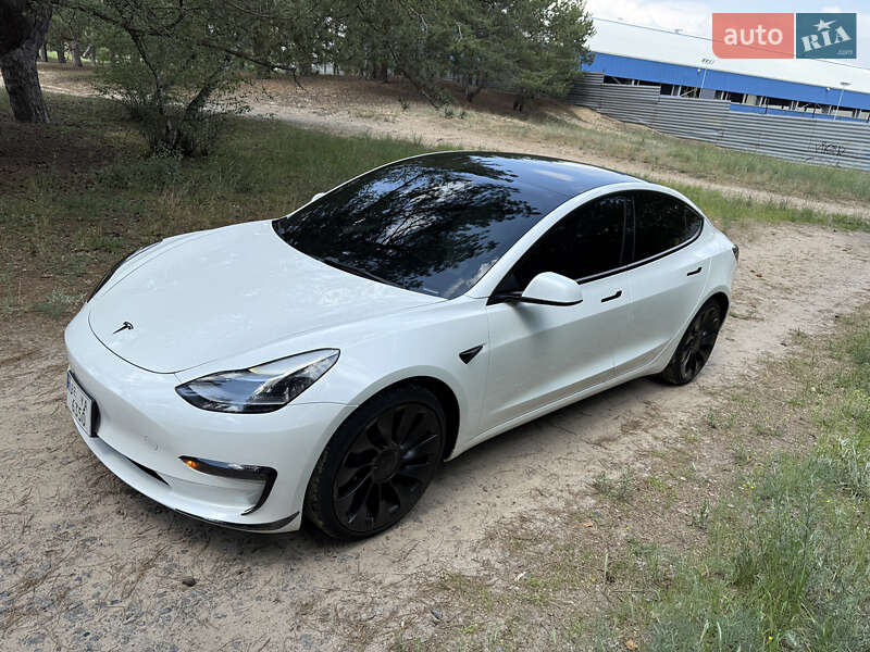 Седан Tesla Model 3 2023 в Днепре