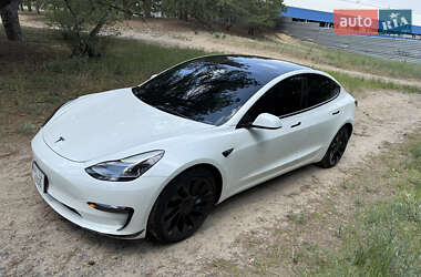 Седан Tesla Model 3 2023 в 