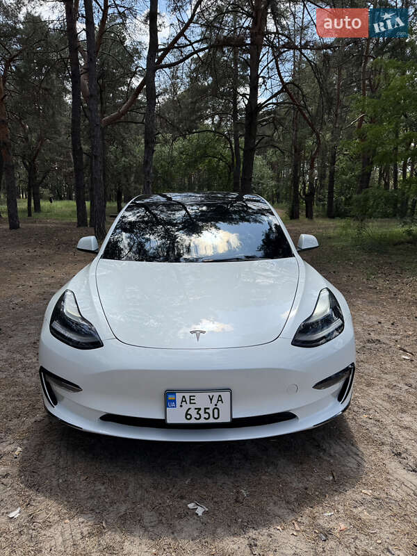 Седан Tesla Model 3 2023 в Днепре