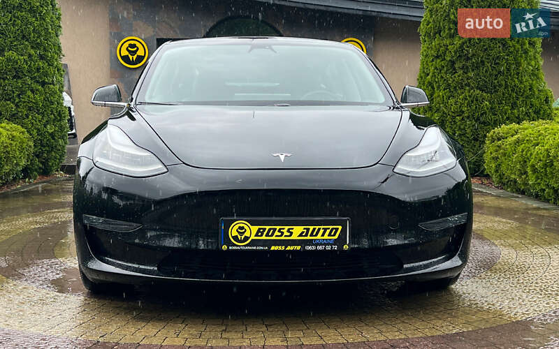 Седан Tesla Model 3 2020 в Львове