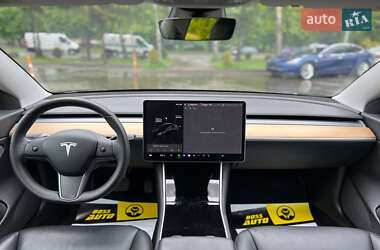 Седан Tesla Model 3 2020 в 