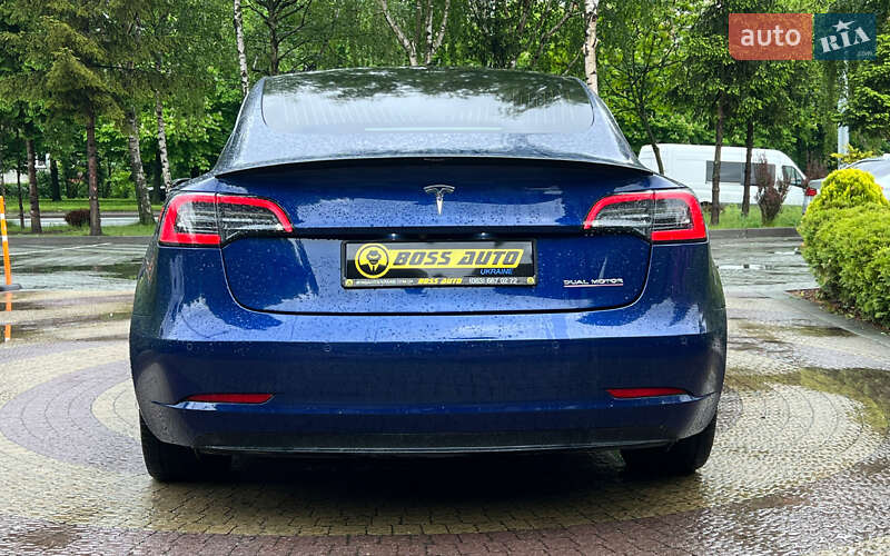 Седан Tesla Model 3 2019 в Львові