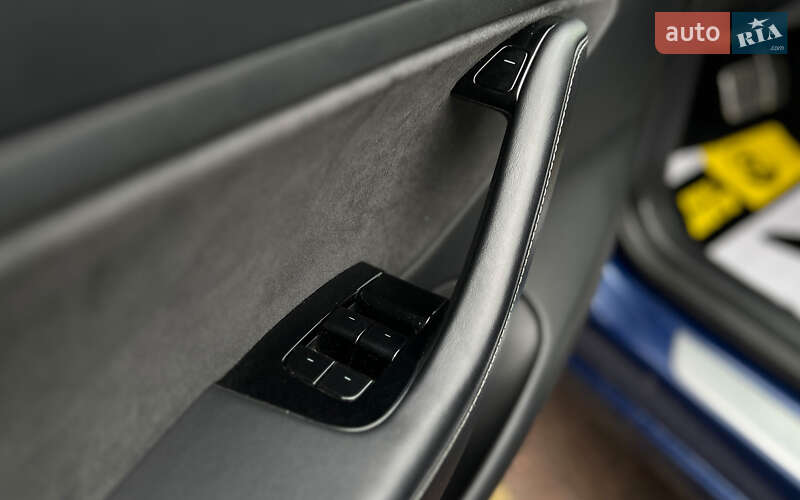 Седан Tesla Model 3 2019 в Львові