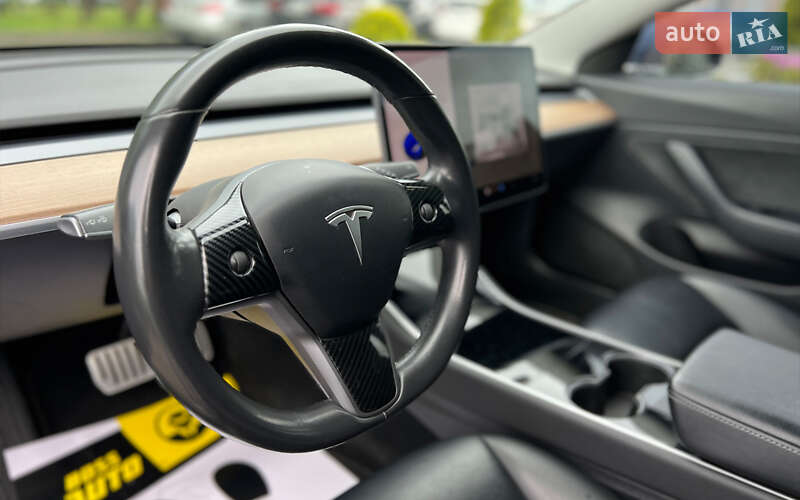 Седан Tesla Model 3 2019 в Львові