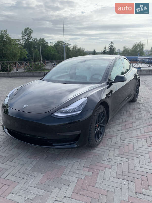 Седан Tesla Model 3 2020 в 