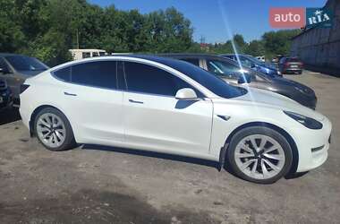 Седан Tesla Model 3 2018 в Львове