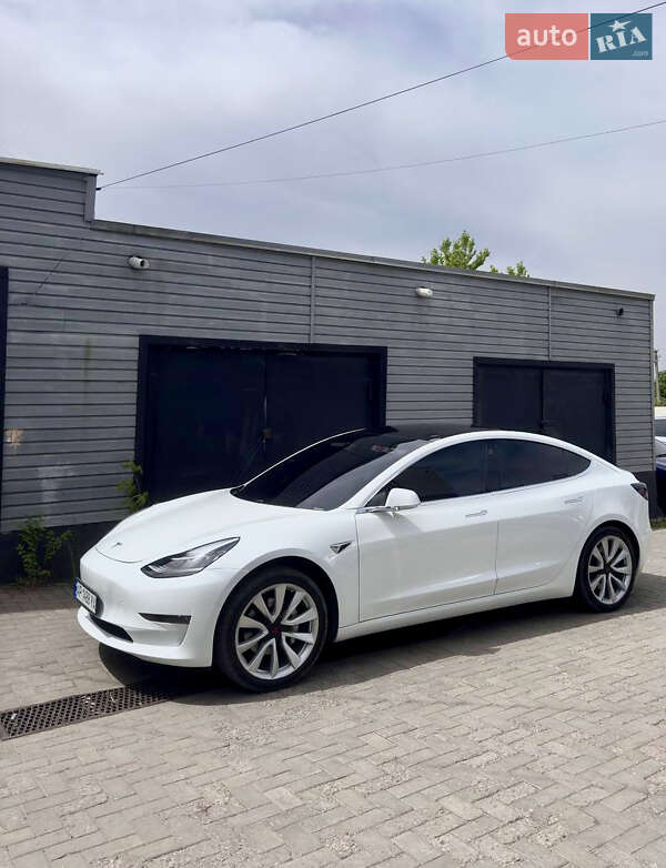 Седан Tesla Model 3 2018 в Запоріжжі
