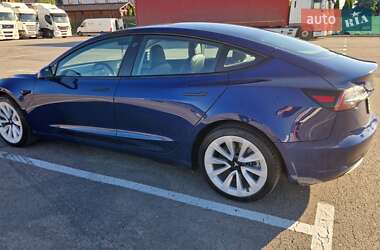 Седан Tesla Model 3 2022 в 