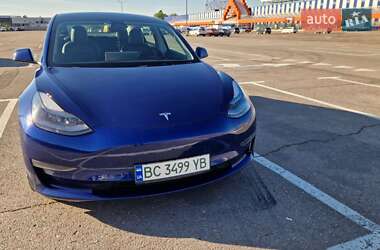 Седан Tesla Model 3 2022 в 