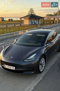 Седан Tesla Model 3 2019 в Шацке