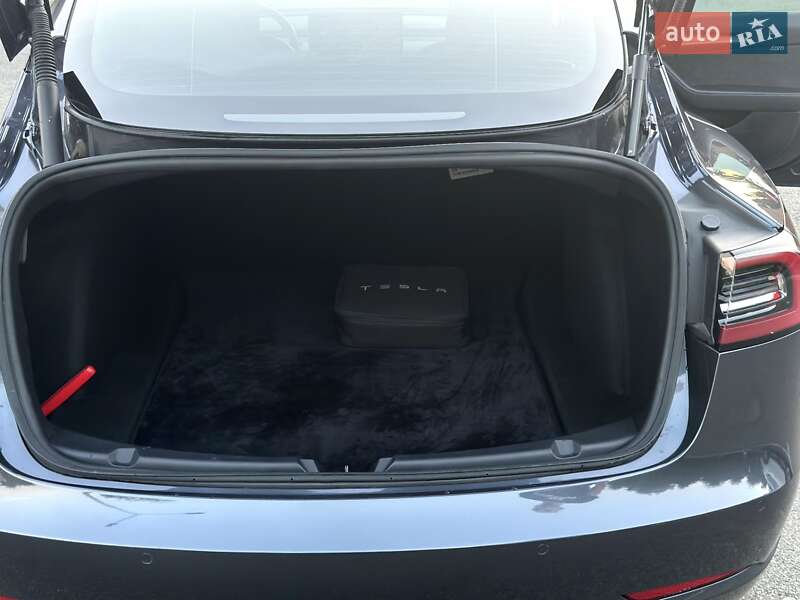 Седан Tesla Model 3 2021 в Києві