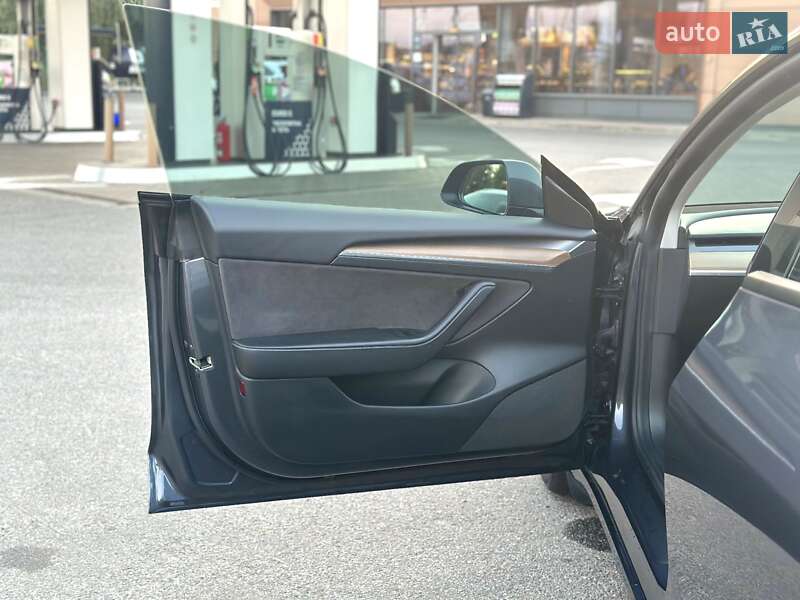 Седан Tesla Model 3 2021 в Києві