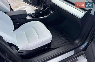 Седан Tesla Model 3 2019 в 