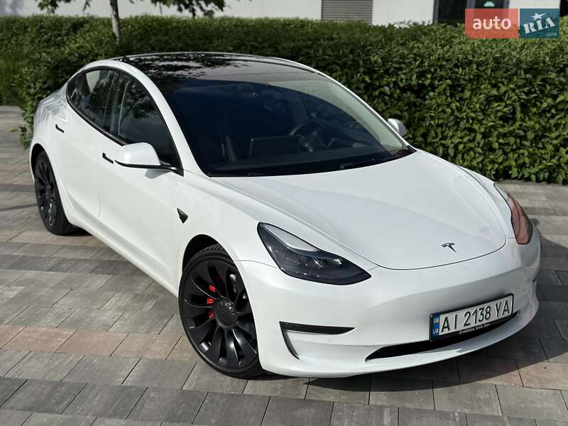 Седан Tesla Model 3 2022 в Киеве