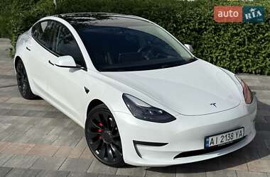 Седан Tesla Model 3 2022 в 