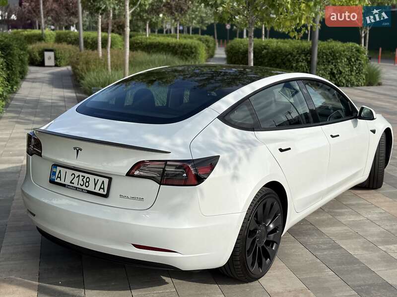Седан Tesla Model 3 2022 в Киеве