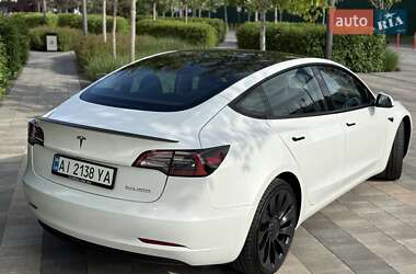 Седан Tesla Model 3 2022 в 