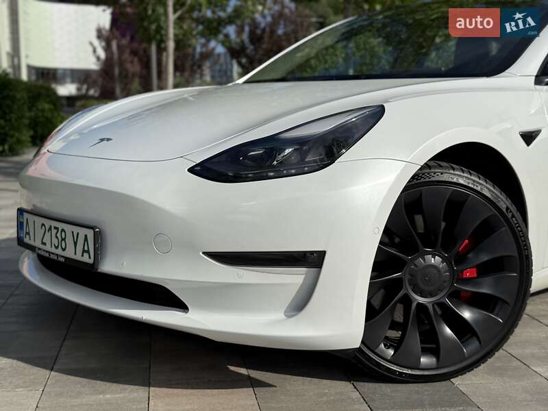 Седан Tesla Model 3 2022 в Киеве