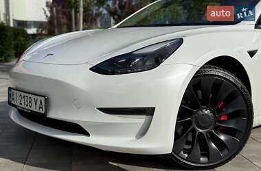 Седан Tesla Model 3 2022 в 