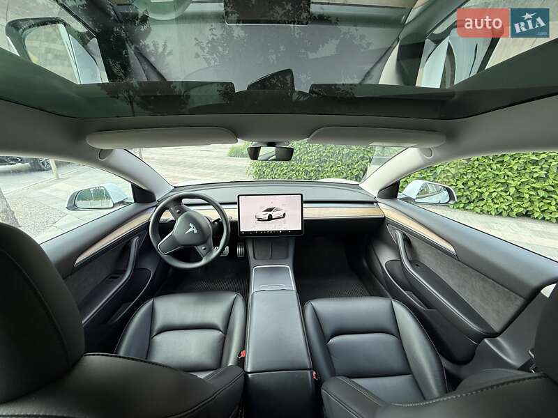 Седан Tesla Model 3 2022 в Киеве