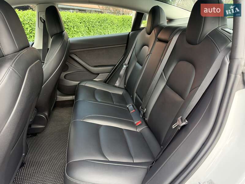 Седан Tesla Model 3 2022 в Киеве