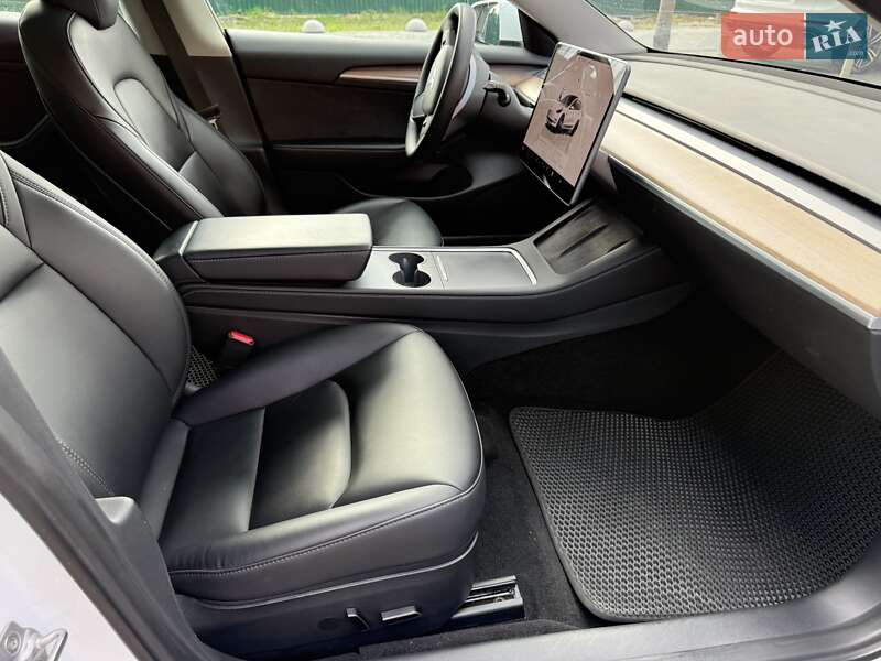 Седан Tesla Model 3 2022 в Киеве