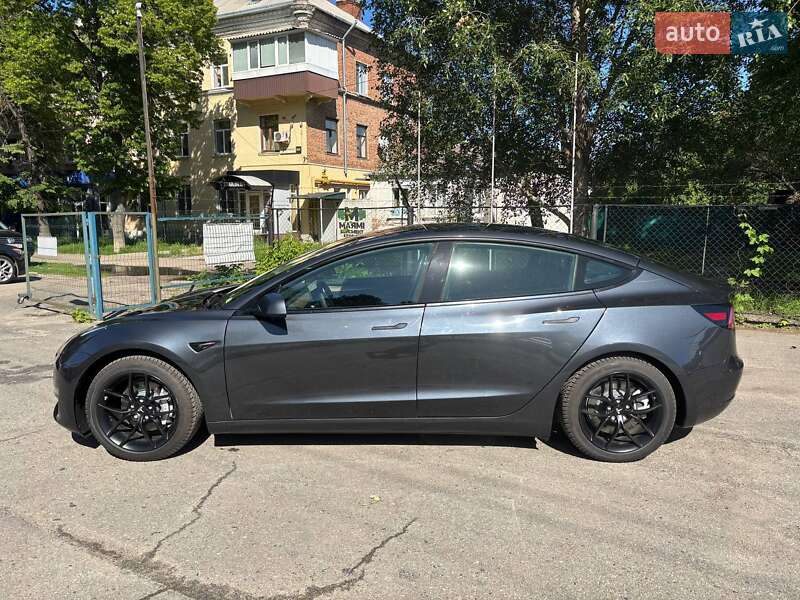 Седан Tesla Model 3 2023 в Полтаві