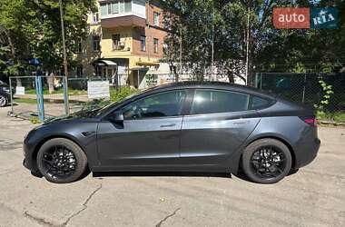 Седан Tesla Model 3 2023 в 