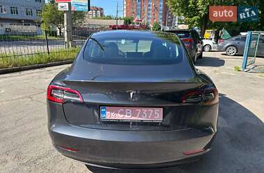Седан Tesla Model 3 2023 в 