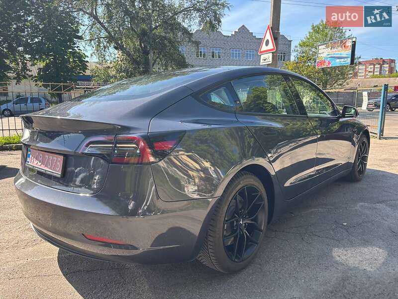 Седан Tesla Model 3 2023 в Полтаві