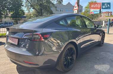 Седан Tesla Model 3 2023 в 