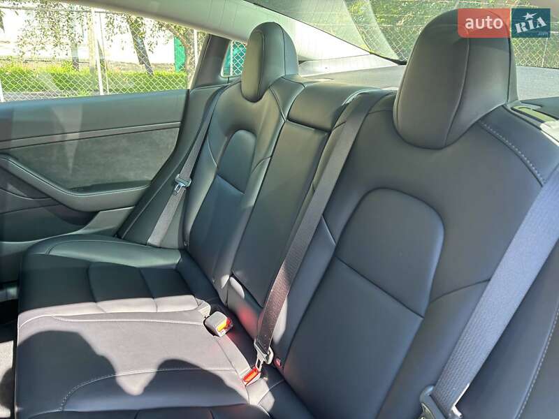 Седан Tesla Model 3 2023 в Полтаві