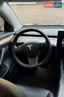 Седан Tesla Model 3 2022 в 