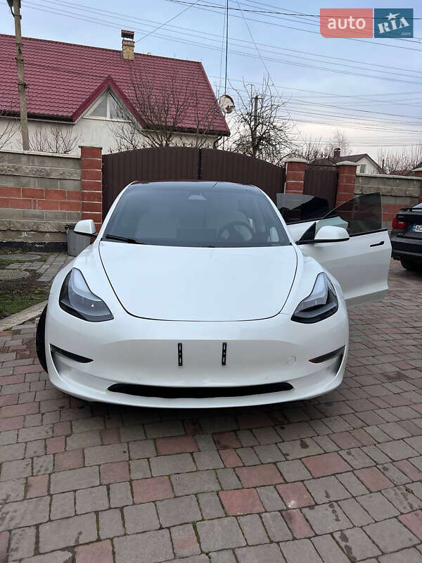 Седан Tesla Model 3 2021 в Киеве