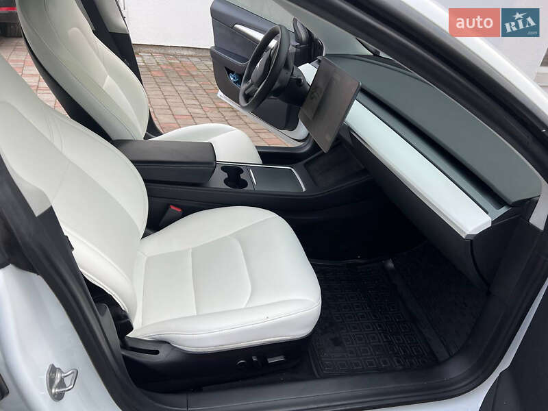Седан Tesla Model 3 2021 в Киеве