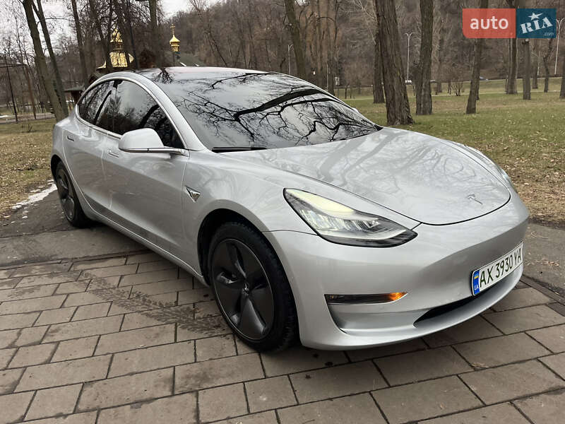Седан Tesla Model 3 2018 в Києві