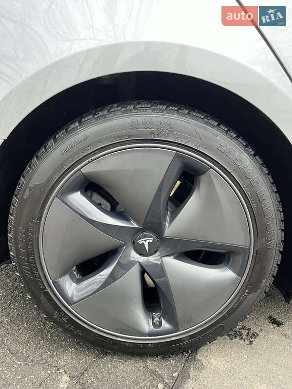 Седан Tesla Model 3 2018 в Києві