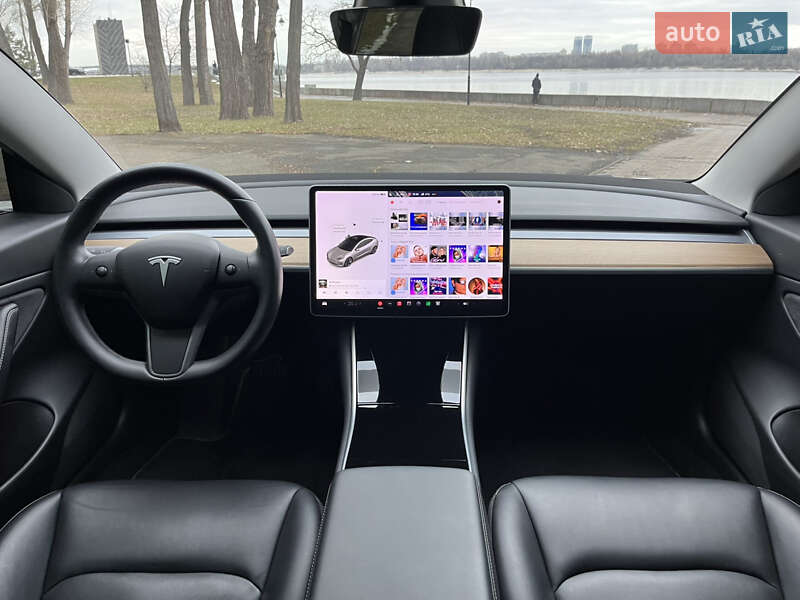 Седан Tesla Model 3 2018 в Києві