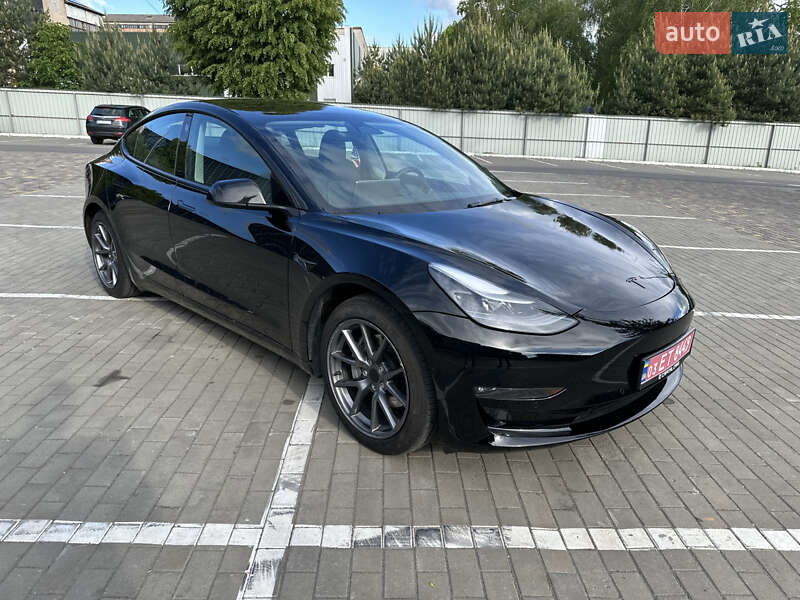 Седан Tesla Model 3 2022 в Луцке