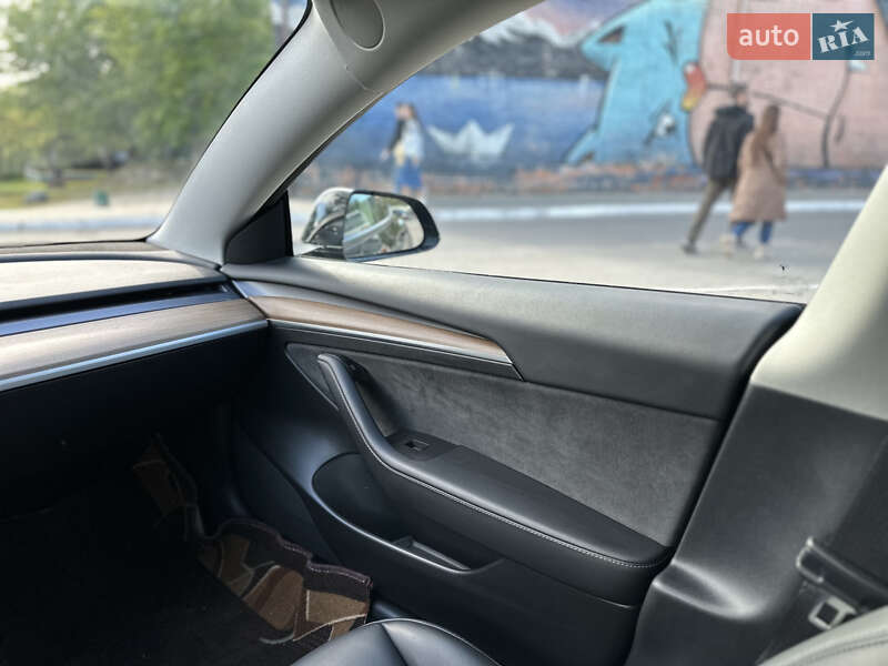 Седан Tesla Model 3 2022 в Луцке