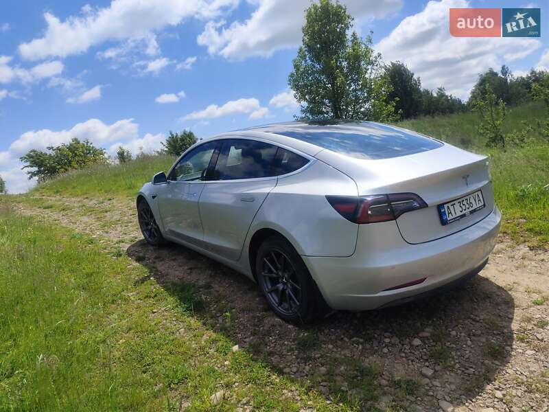 Седан Tesla Model 3 2018 в Івано-Франківську