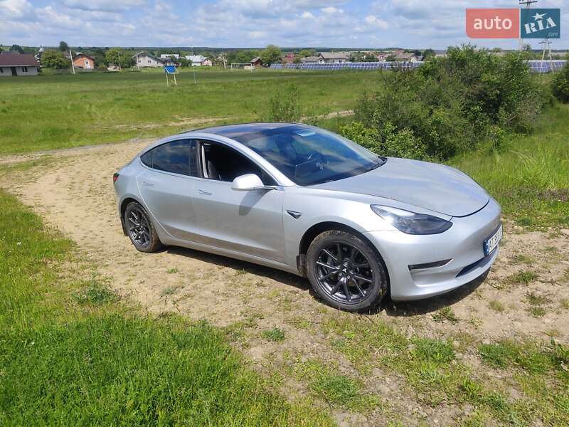 Седан Tesla Model 3 2018 в Івано-Франківську