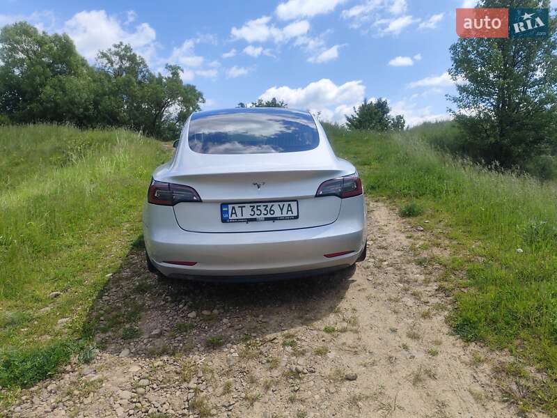Седан Tesla Model 3 2018 в Івано-Франківську