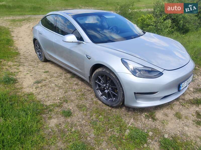 Седан Tesla Model 3 2018 в Івано-Франківську
