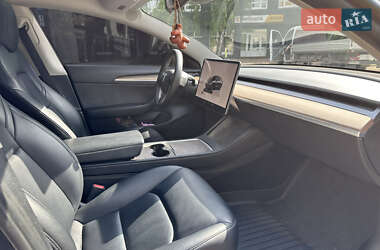 Седан Tesla Model 3 2022 в 