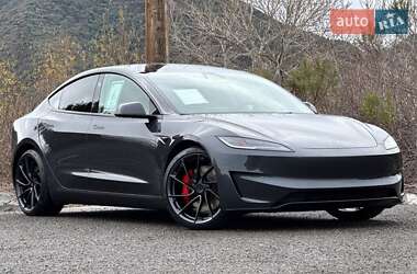 Седан Tesla Model 3 2024 в 