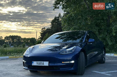 Седан Tesla Model 3 2021 в 