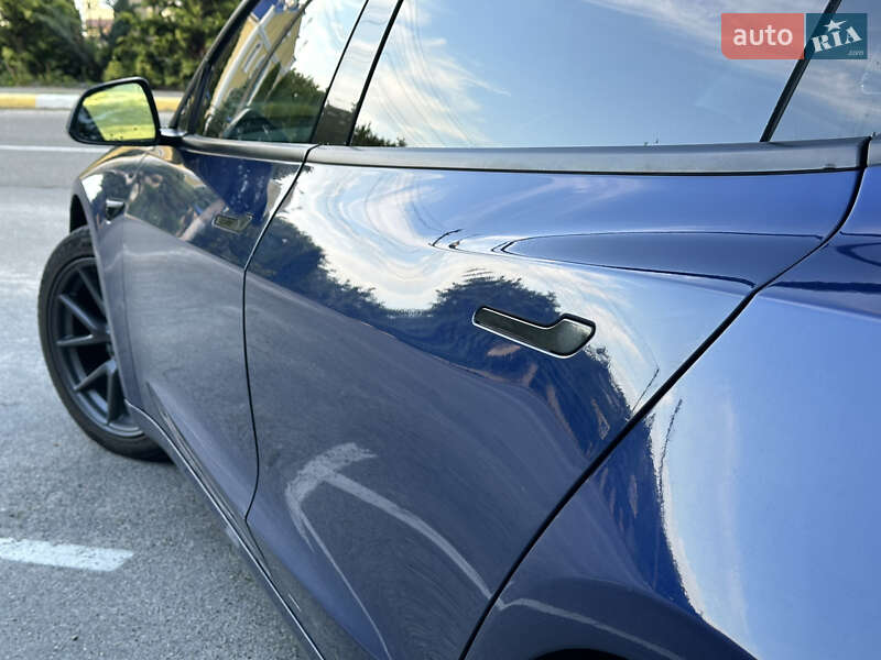 Седан Tesla Model 3 2021 в Києві