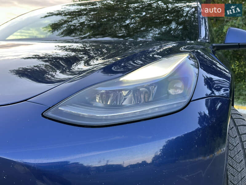 Седан Tesla Model 3 2021 в Києві